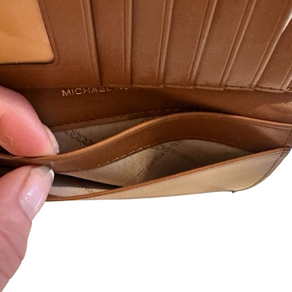 MICHAEL Michael Kors Logo Bedford Medium Travel Passport Wallet NEW - Picture 11 of 12